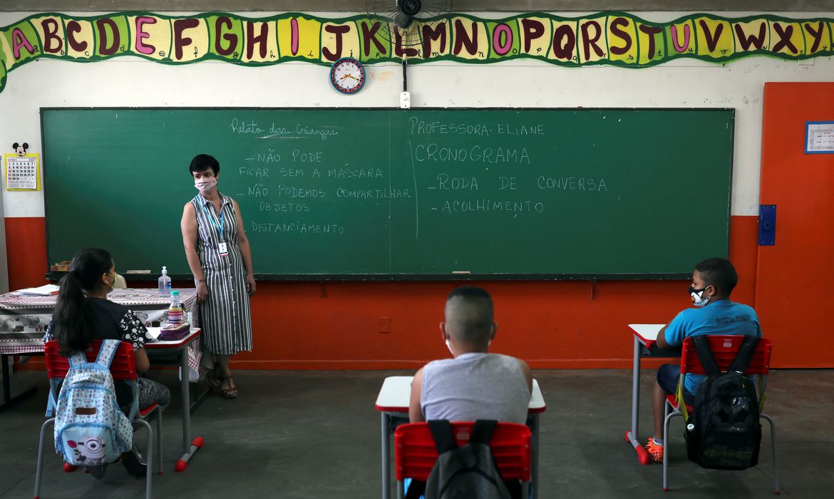 Minist&eacute;rio de Educa&ccedil;&atilde;o e Cultura divulga nova tabela para sal&aacute;rio educa&ccedil;&atilde;o