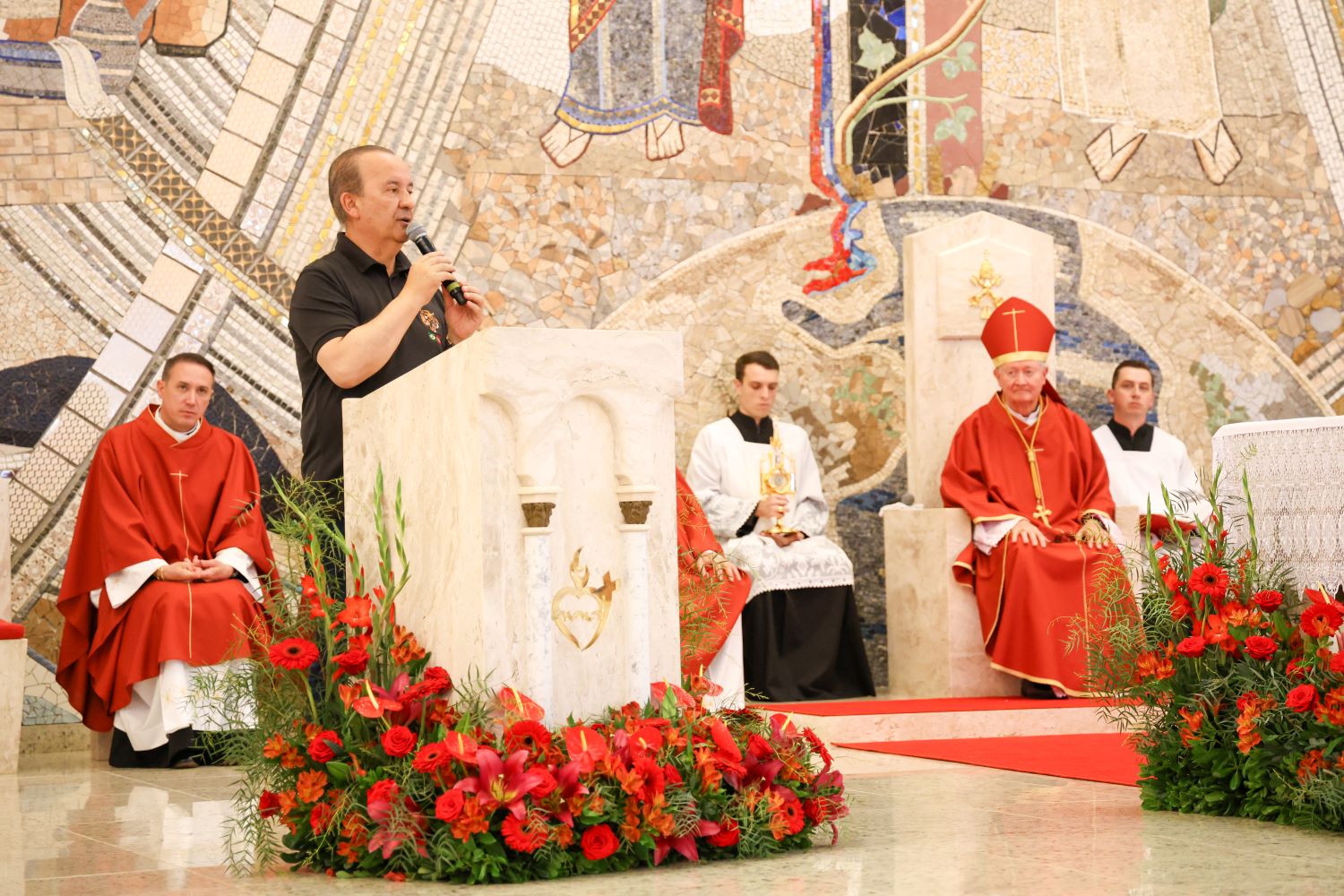 Governador acompanha ato de Eleva&ccedil;&atilde;o da primeira Bas&iacute;lica de SC em I&ccedil;ara (SC)