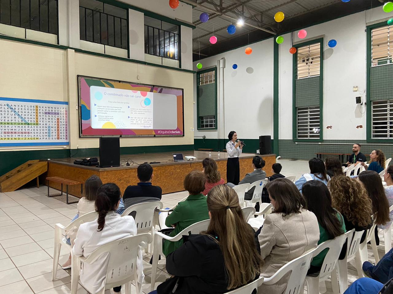 V&iacute;nculo entre escola e fam&iacute;lia fortalece desenvolvimento dos estudantes