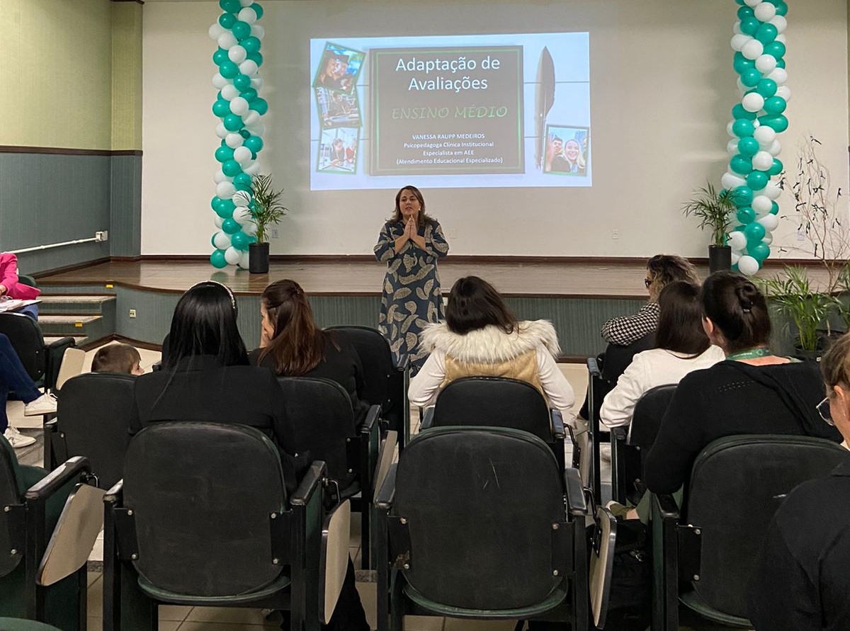 Educa&ccedil;&atilde;o Inclusiva &eacute; tema de forma&ccedil;&atilde;o de professores no Col&eacute;gio Satc