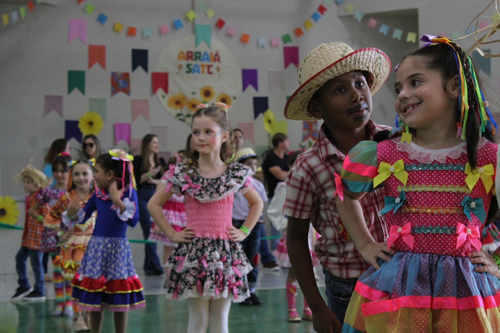 Festa junina do Col&eacute;gio Satc re&uacute;ne mais de 2.500 pessoas em Crici&uacute;ma (SC)