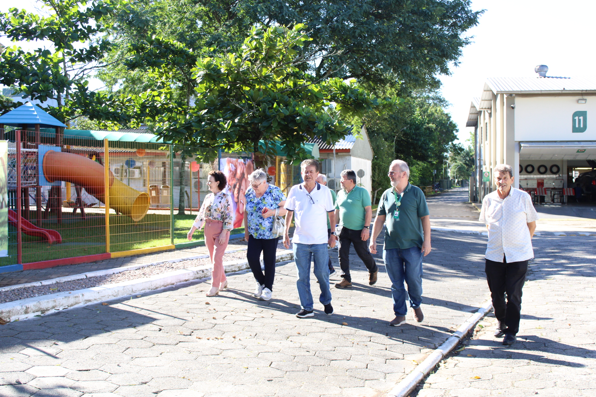 Fam&iacute;lia italiana visita instala&ccedil;&otilde;es da Satc ap&oacute;s Programa de Interc&acirc;mbio  