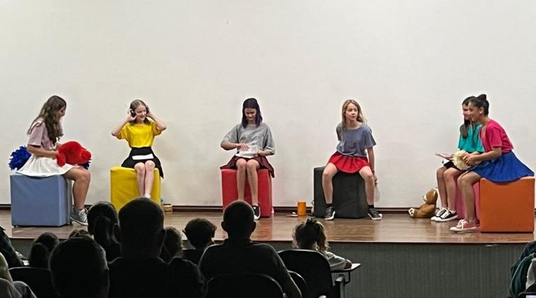 Mostra de Teatro traz jovens talentos para o palco no Col&eacute;gio Satc