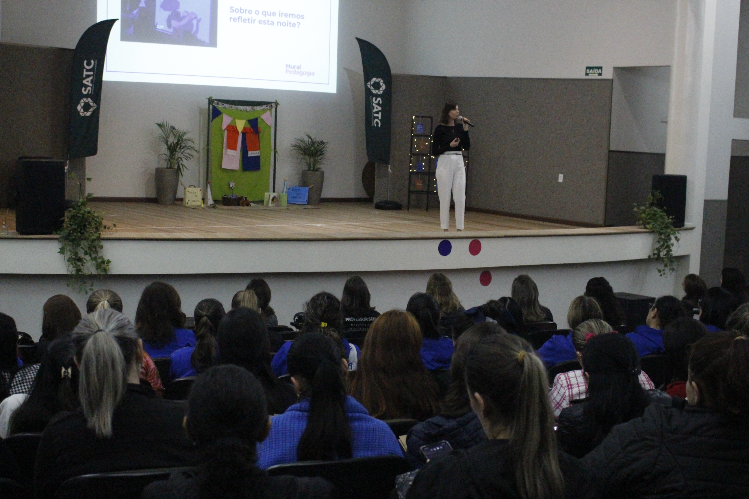 Momentos de troca e inspira&ccedil;&atilde;o para professoras da Educa&ccedil;&atilde;o Infantil da regi&atilde;o