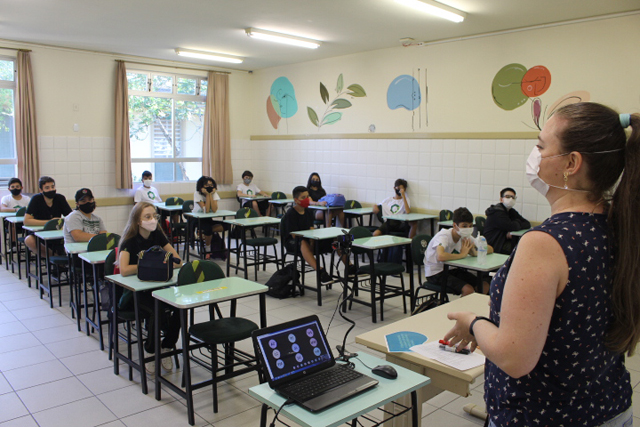 Volta &agrave;s aulas no Col&eacute;gio Satc com escalonamento e cuidados 