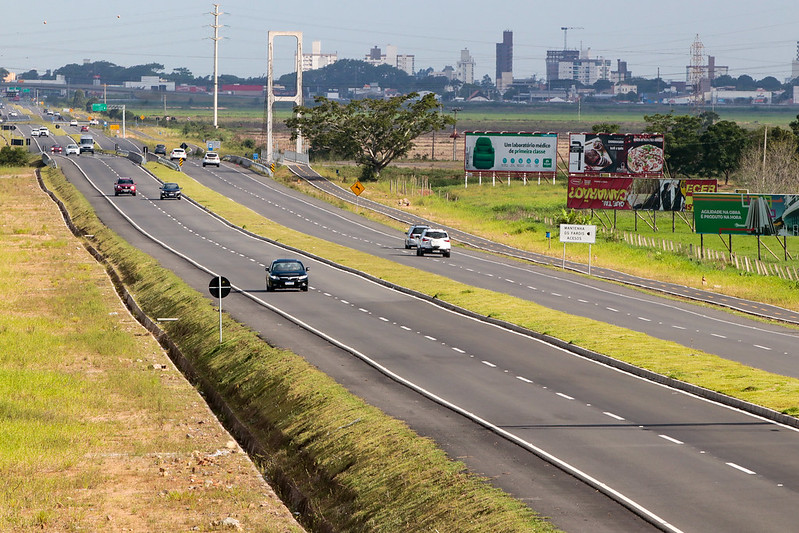Secretaria da Infraestrutura anuncia novas regras para uso das faixas de dom&iacute;nio