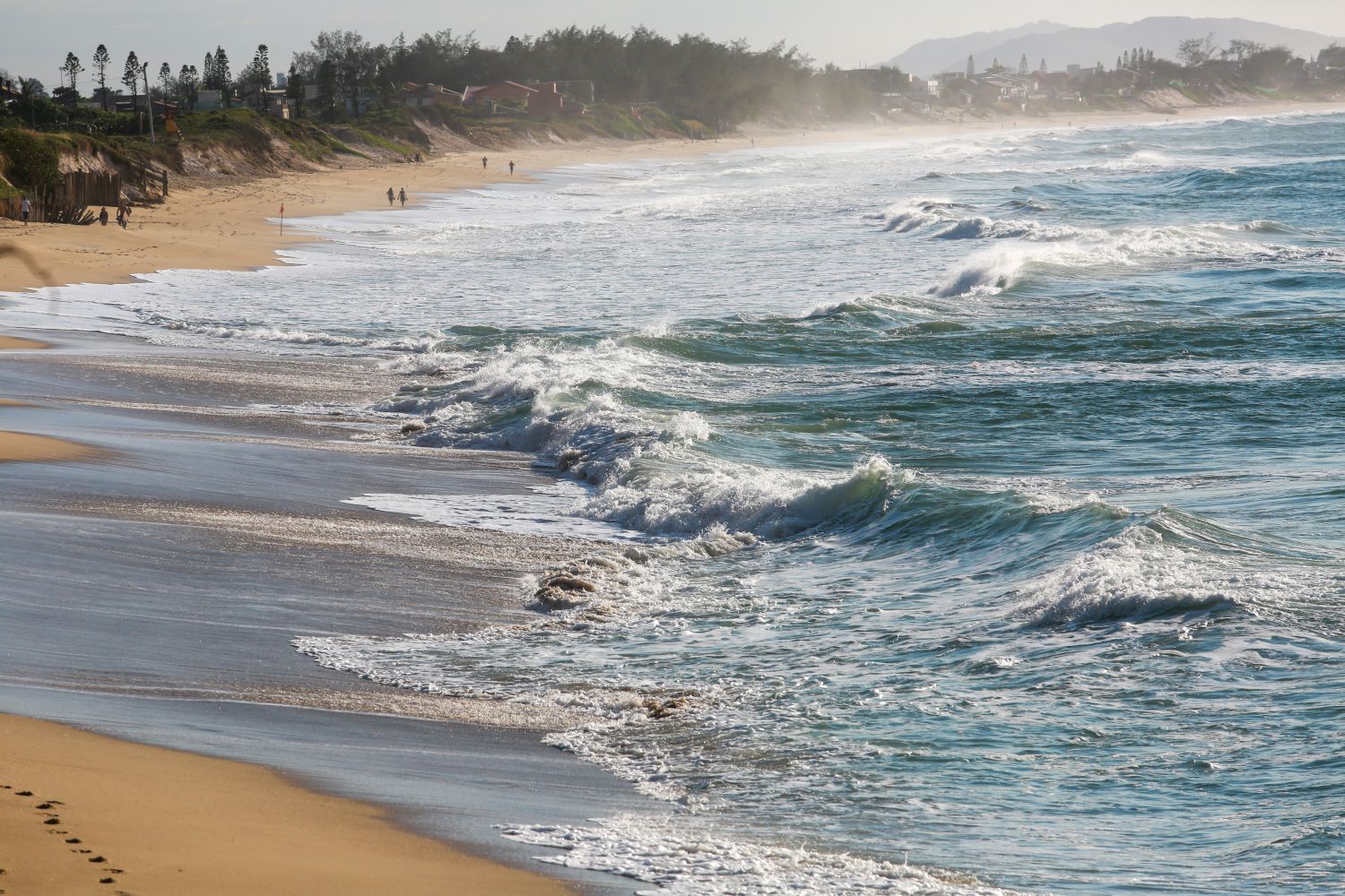 Ciclone extratropical pode provocar ressaca e ondas de at&eacute; cinco metros no Litoral de SC