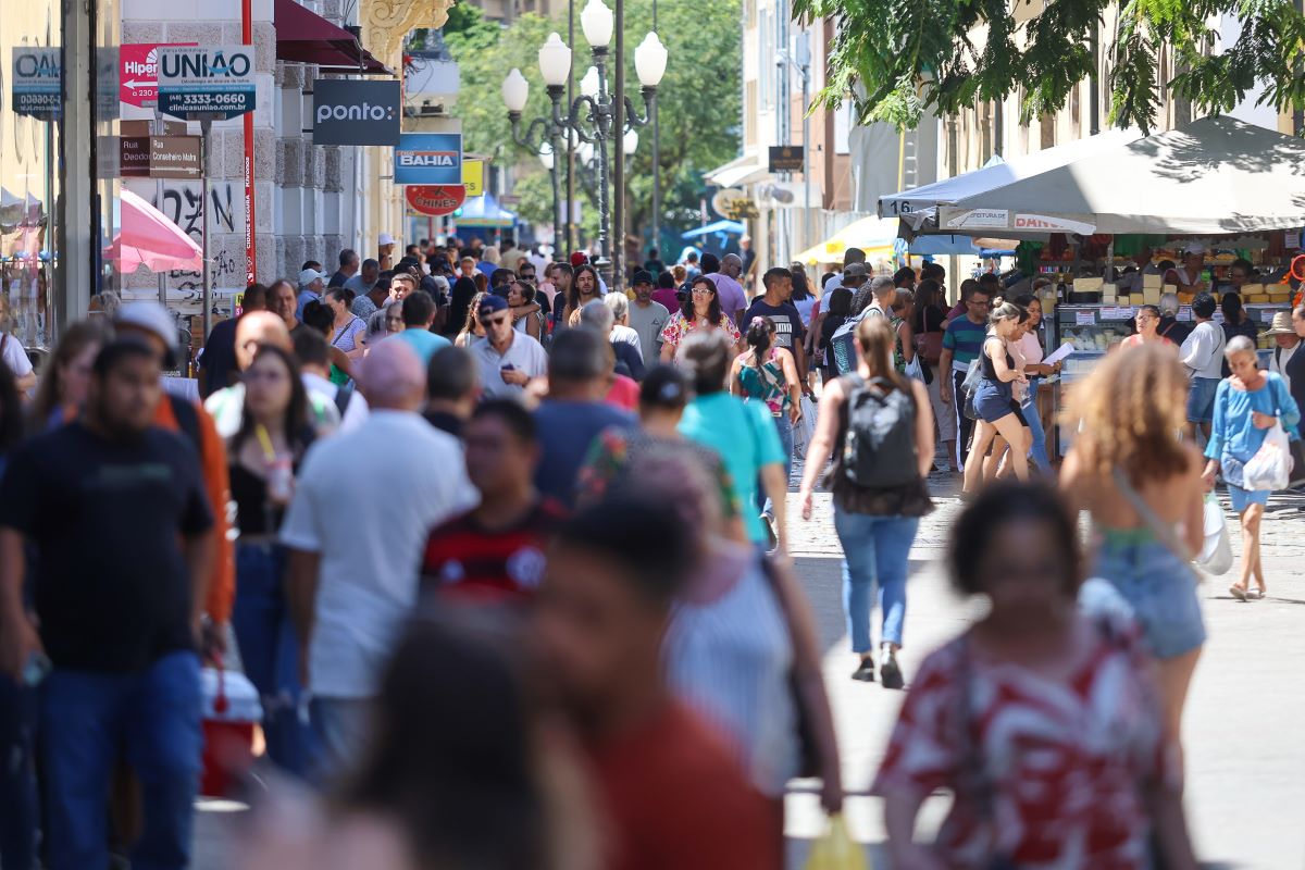IBGE estima popula&ccedil;&atilde;o catarinense em 8 milh&otilde;es de  habitantes em 2024