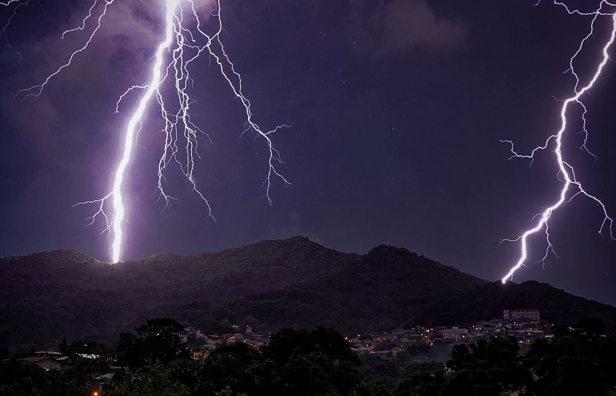 Semana t&iacute;pica de ver&atilde;o termina com temporais intensos em Santa Catarina