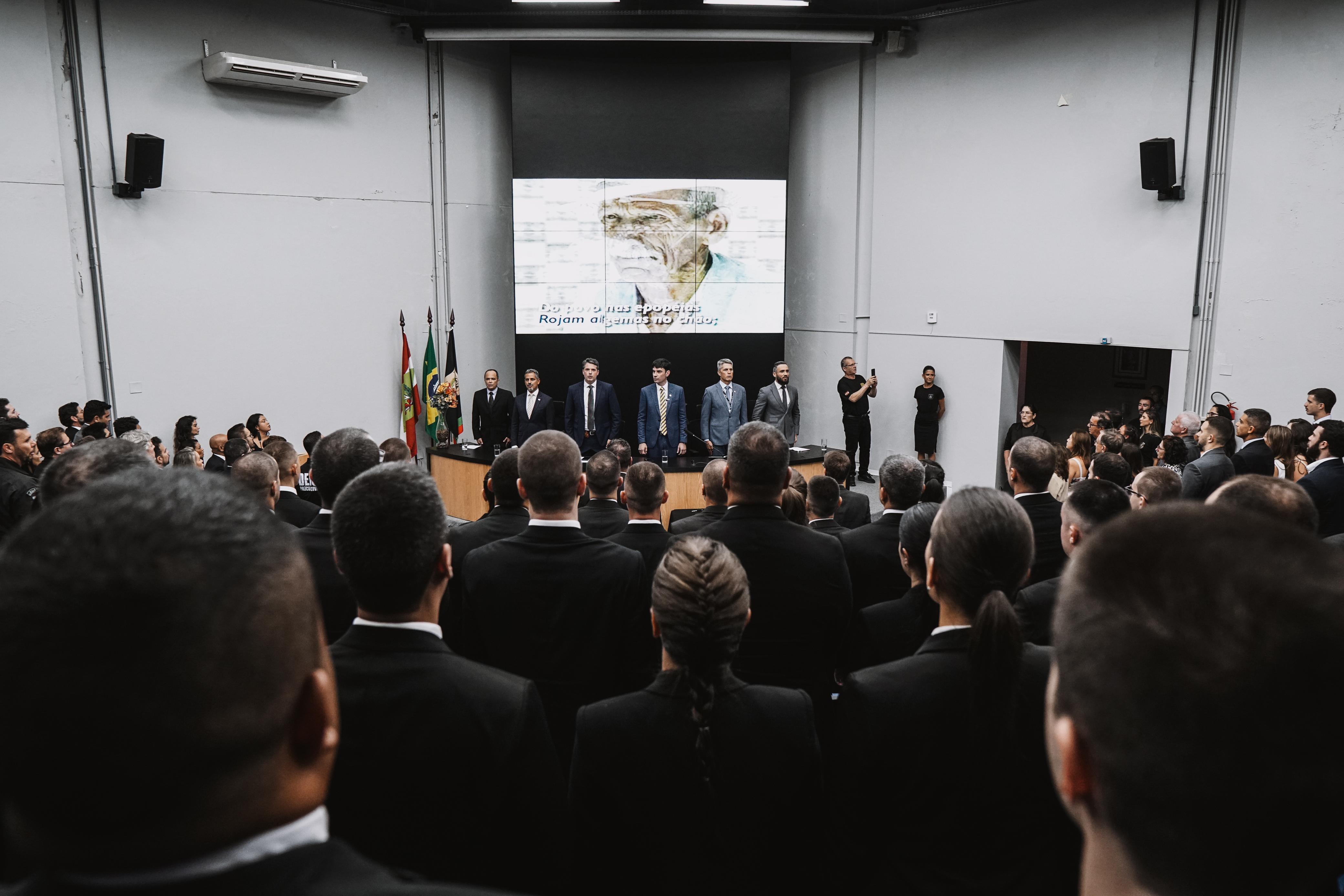 Pol&iacute;cia Civil empossa 40 delegados e 15 psic&oacute;logos policiais aprovados em concurso