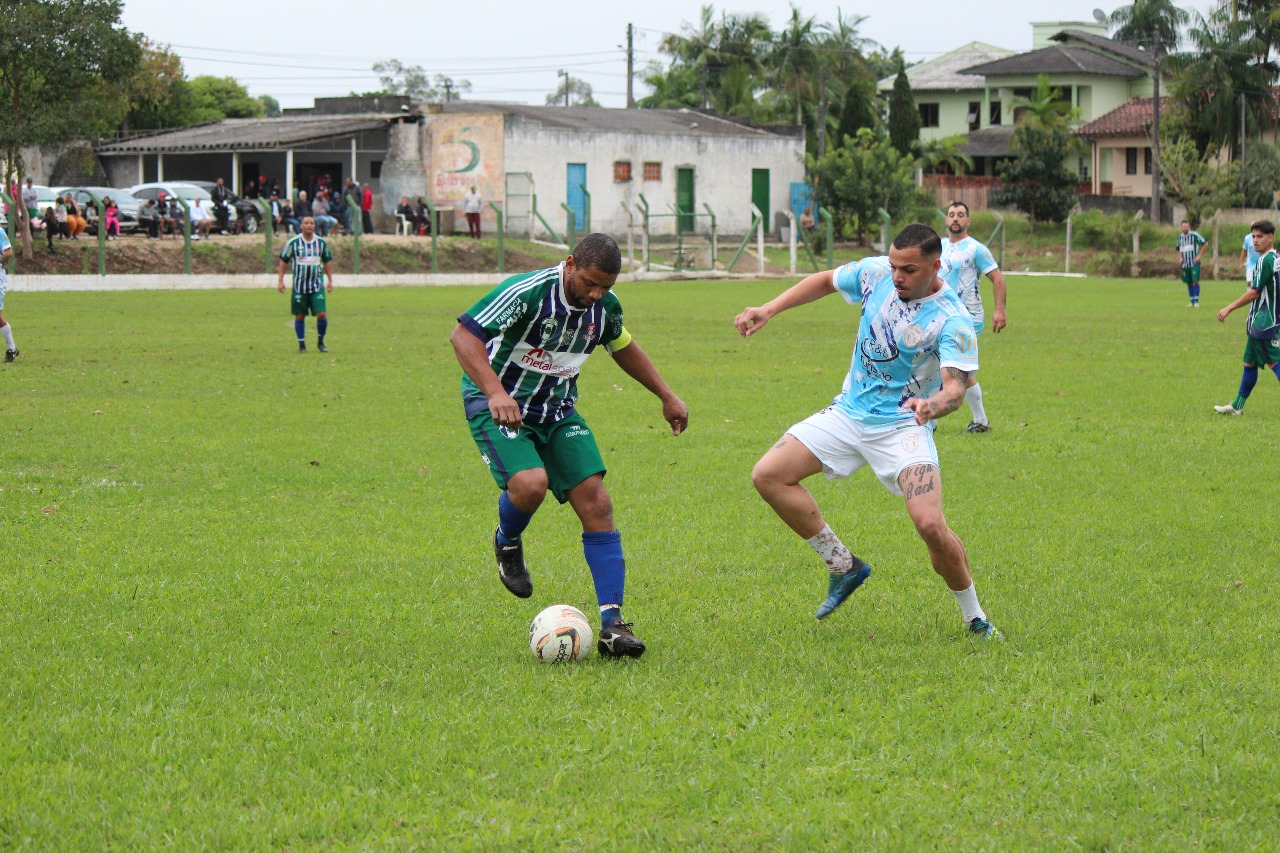 Ajax e Senior v&atilde;o decidir o t&iacute;tulo do campeonato municipal em Sider&oacute;polis (SC)