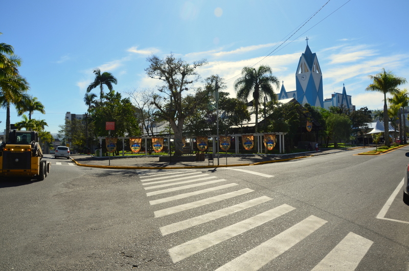 Festa do Colono altera tr&acirc;nsito nas ruas do Centro de Sider&oacute;polis (SC)