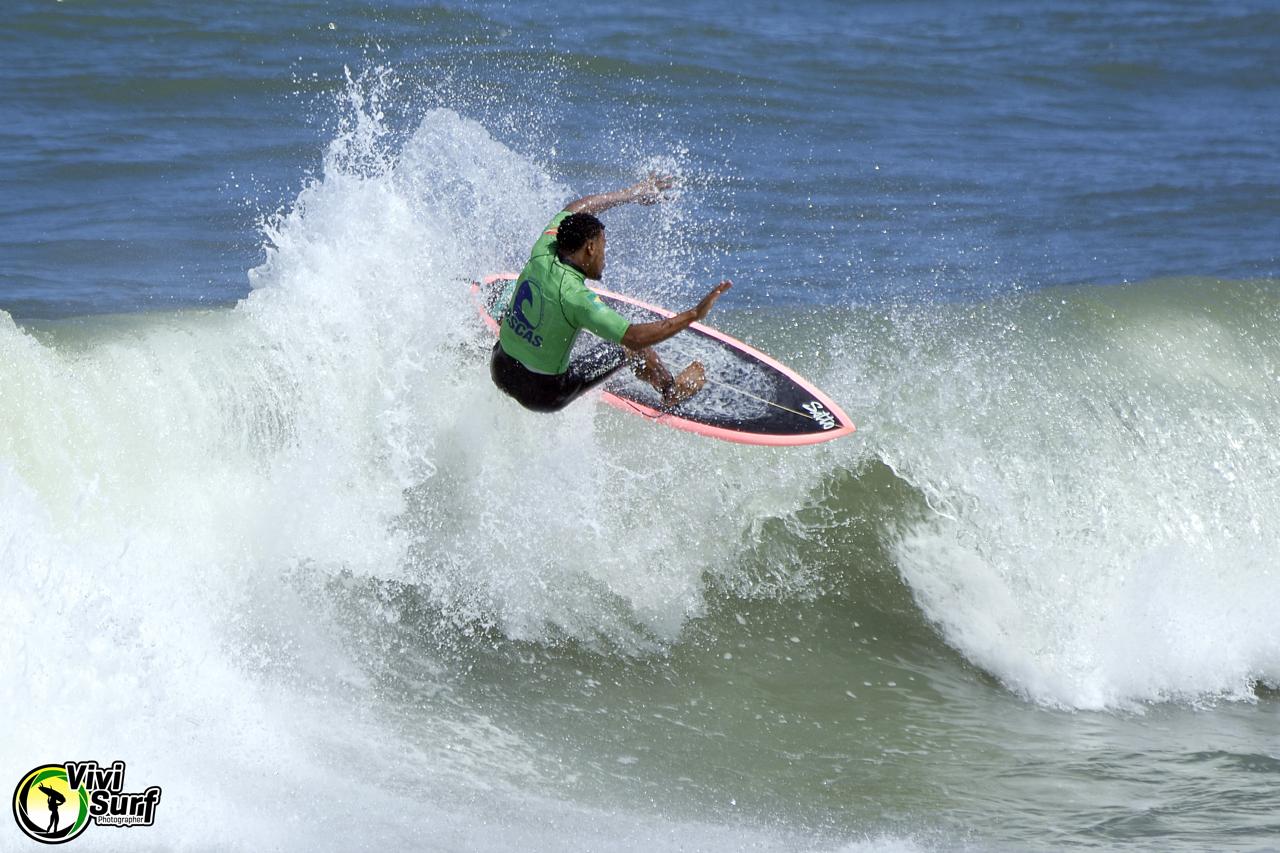 Festival de surf &eacute; atra&ccedil;&atilde;o deste final de semana em Balne&aacute;rio Rinc&atilde;o (SC)