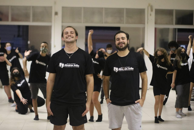 Escola de Teatro J&ocirc;natas Jo&atilde;o tr&aacute;s curso de dublagem para a regi&atilde;o