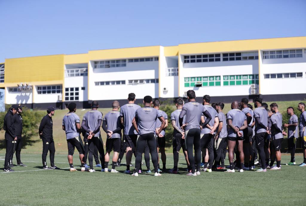 Crici&uacute;ma E.C. treina forte para enfrentar o Volta Redoda em RJ