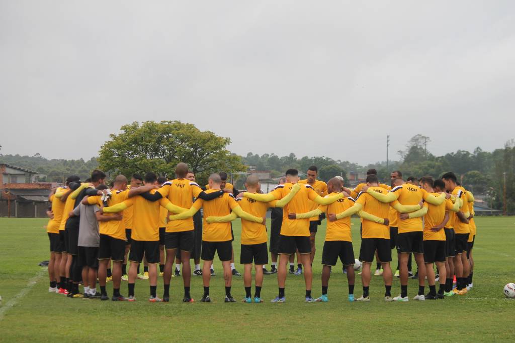 Atletas do Crici&uacute;ma E.C. iniciam a semana com treino em dois per&iacute;odos