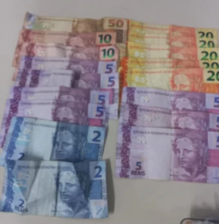 PM prende homens por tr&aacute;fico de drogas em Balne&aacute;rio Rinc&atilde;o (SC)