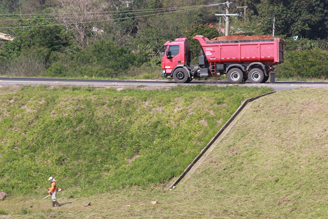 Trabalhos de ro&ccedil;adas chegam ao viaduto de acesso a Sang&atilde;o 