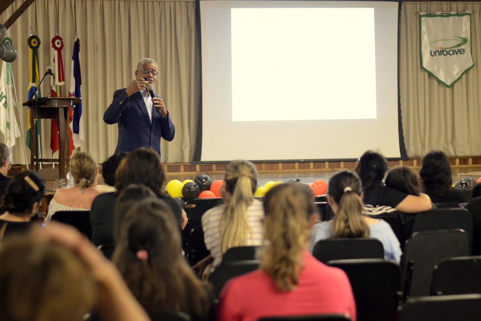 Unibave refor&ccedil;a a import&acirc;ncia da reflex&atilde;o no Dia da Consci&ecirc;ncia Negra