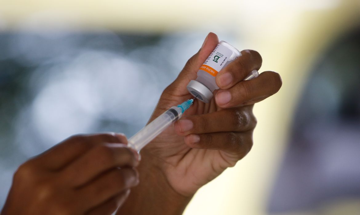 Vacina bivalente contra a covid-19 come&ccedil;a a ser aplicada no pa&iacute;s