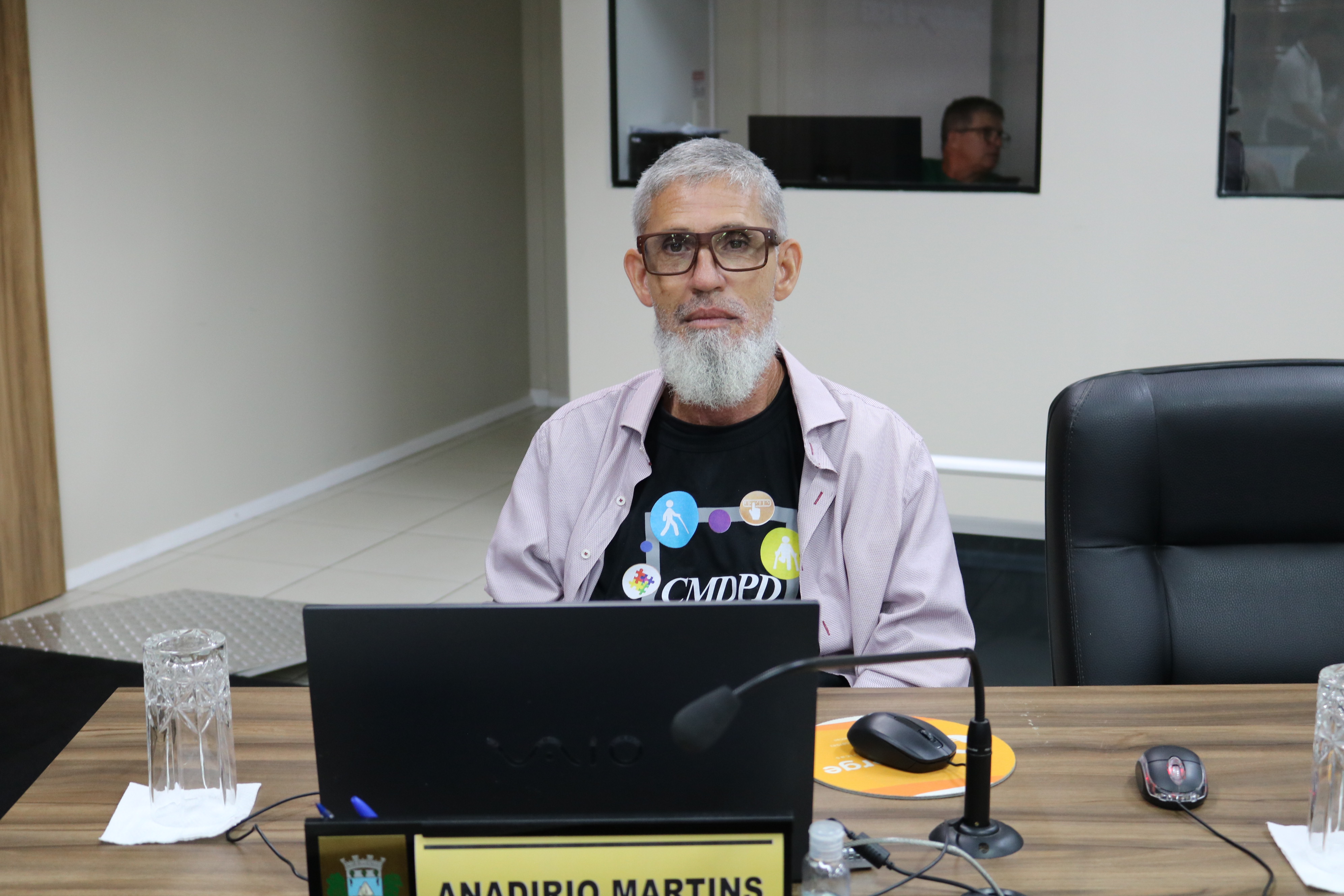 Vereador Anad&iacute;rio Martins solicita limpeza de cal&ccedil;ada em frente ao Cefito