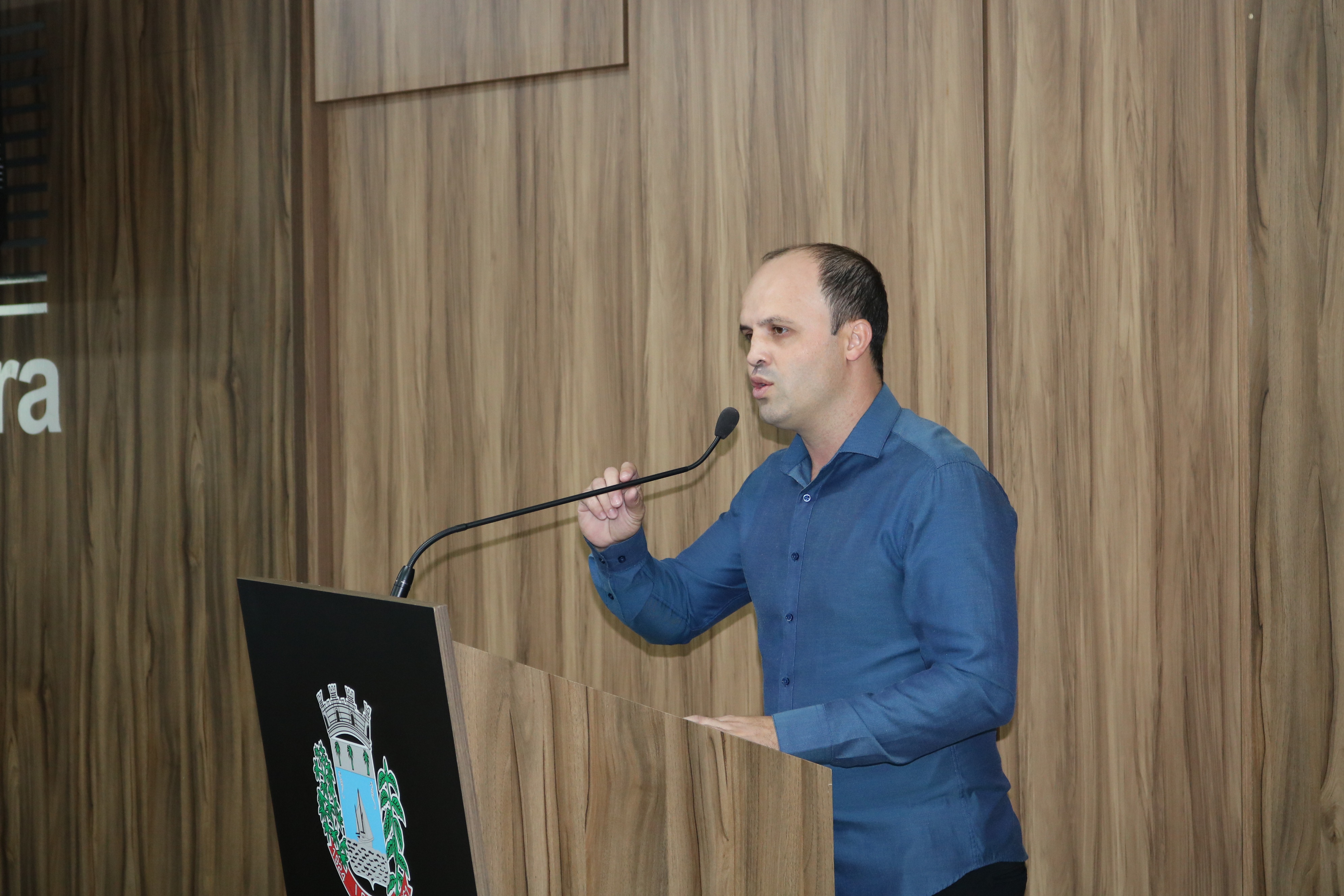 Vereador Marcelo Cunha solicita mais vagas em unidade escolar