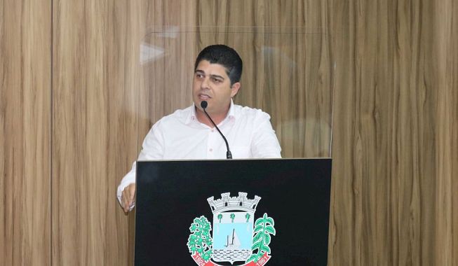 Vereador Gon&ccedil;alves sugere pavimenta&ccedil;&atilde;o na Rua Tr&ecirc;s Ribeir&otilde;es