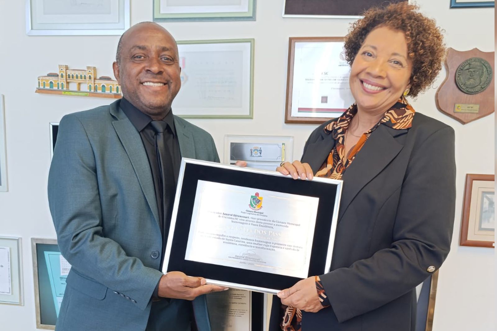 Vereador homenageia primeira mulher negra a ocupar vice-reitoria da UFSC