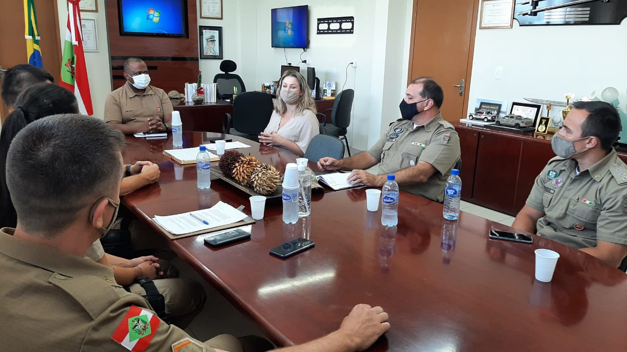 Vereadora Giovana apresenta proposta de projeto contra viol&ecirc;ncia &agrave; mulher para PM