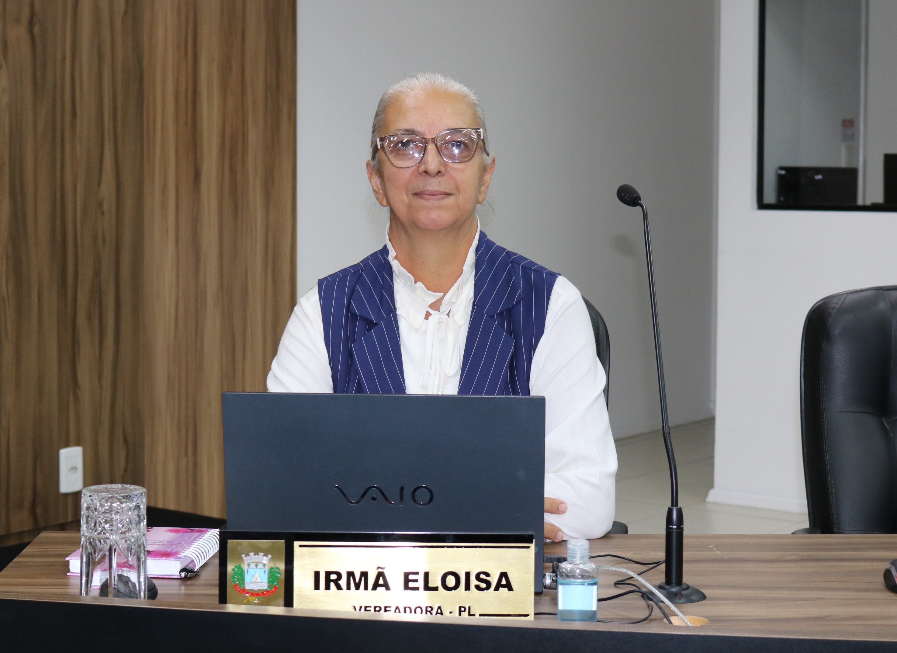 Pavimenta&ccedil;&otilde;es em Cristo Rei foram abordadas pela vereadora Irm&atilde; Eloisa
