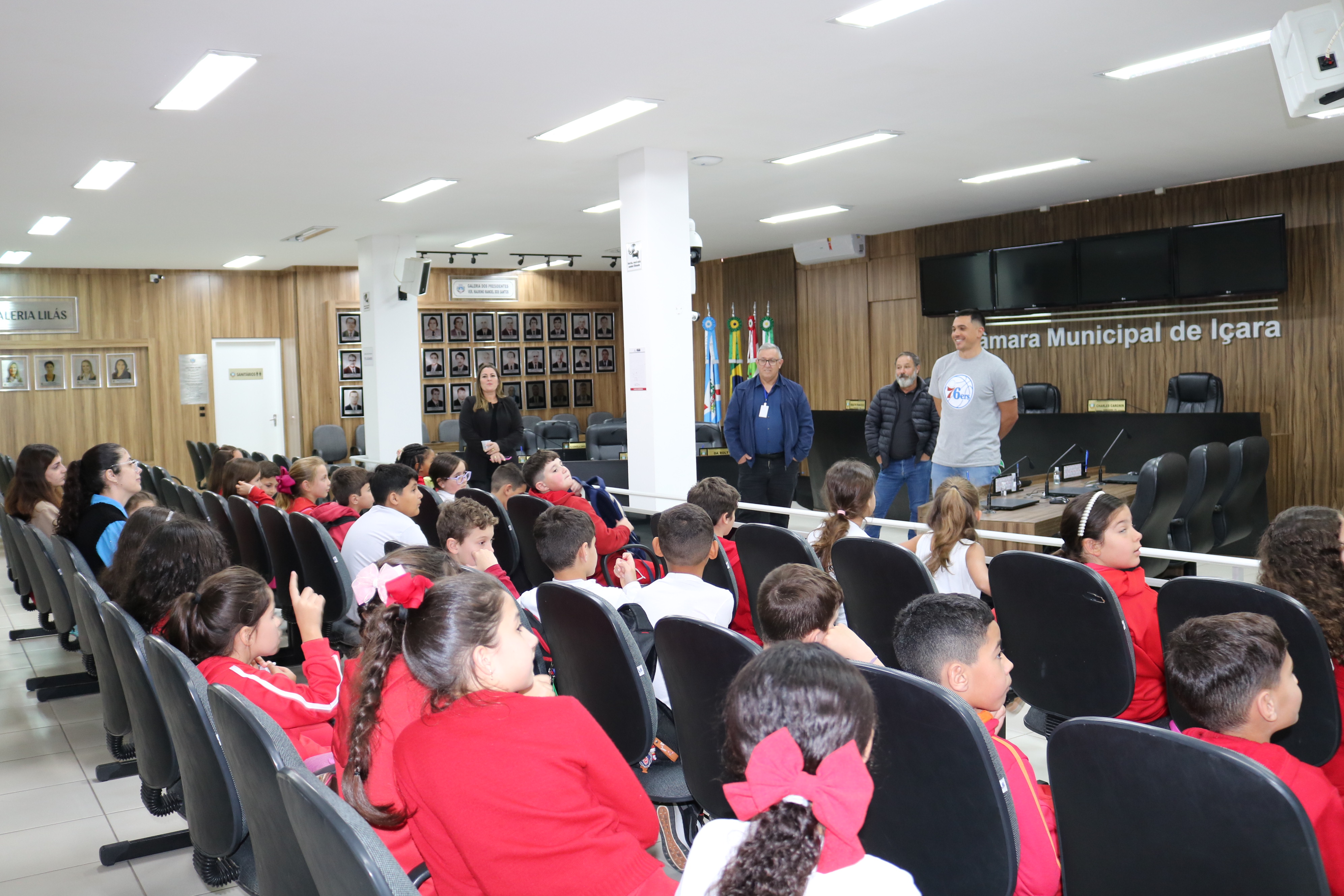 Legislativo de I&ccedil;ara (SC) recebe alunos da Escola Jos&eacute; Fernandes Silveira