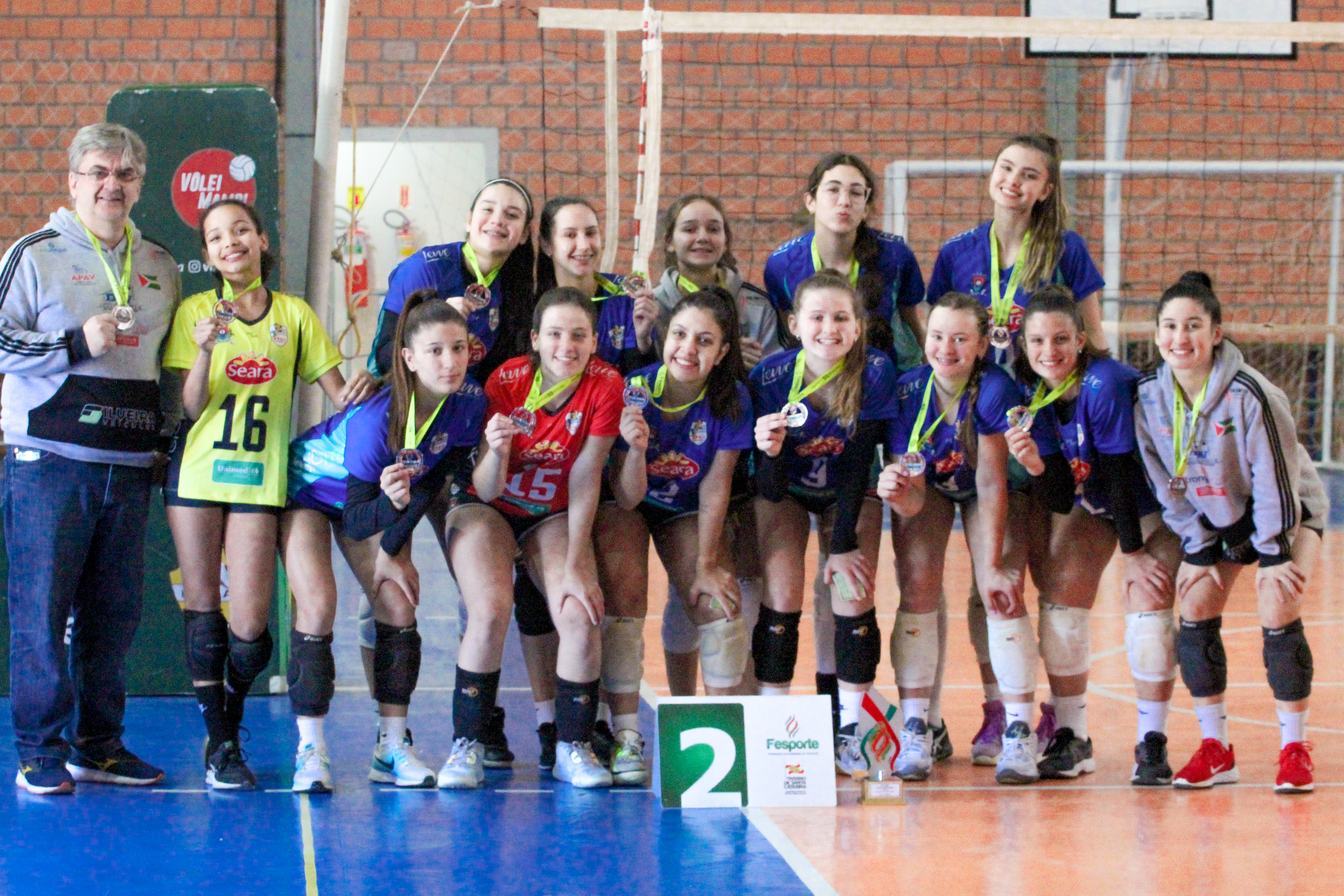 V&ocirc;lei feminino de Forquilhinha (SC) conquista vaga para a fase estadual da Olesc