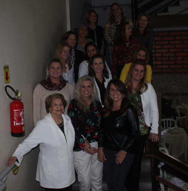 1&deg; Encontro de ex-debutante em comemora&ccedil;&atilde;o aos 77 anos de funda&ccedil;&atilde;o