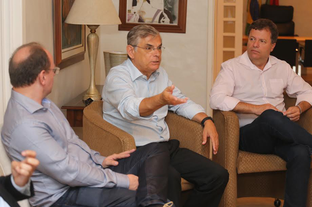 Eduardo Moreira recebe comitiva do PMDB de I&ccedil;ara