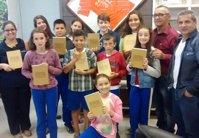 Estudantes da Escola Luiz Pelegrini visitam a C&acirc;mara de Vereadores