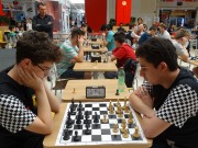 Campeonato de xadrez reúne crianças e adultos