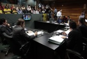 CCJ aprova projeto que reajusta sal&aacute;rio m&iacute;nimo regional