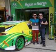 Vencedor da Fórmula Água da Serra acompanha corrida em Interlagos