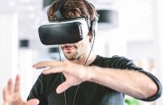 Cursos com uso de realidade virtual acontecem em Criciúma
