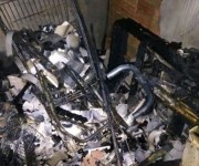 Incêndio destrói edícula nos fundos de residência em Criciúma
