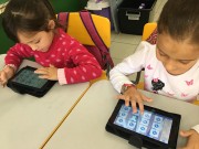 Alunos de pré-escolar têm aulas de musicalização com tablets