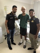 Pacientes do Hospital São José recebem visita de jogadores do Criciúma