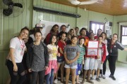 Adolescente do SCFV Vida Nova recebe premiação do concurso de ilustração do projeto “Cidadão do Bairro”