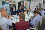 Prefeitos fazem reuni&atilde;o itinerante em Balne&aacute;rio Rinc&atilde;o