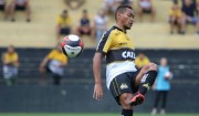 Alex Maranhão renova contrato com o Tigre