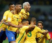 Brasil se vinga de único algoz e tira Chile da Copa de novo