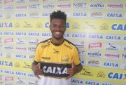 Crici&uacute;ma apresenta oficialmente o meia Erick Flores