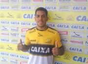 Crici&uacute;ma apresenta o lateral-esquerdo Yuri oriundo do Botafogo