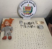 Polícia Militar de Araranguá prende traficante e apreende drogas