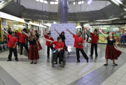 Terminal Central recebe apresentação de dança inclusiva